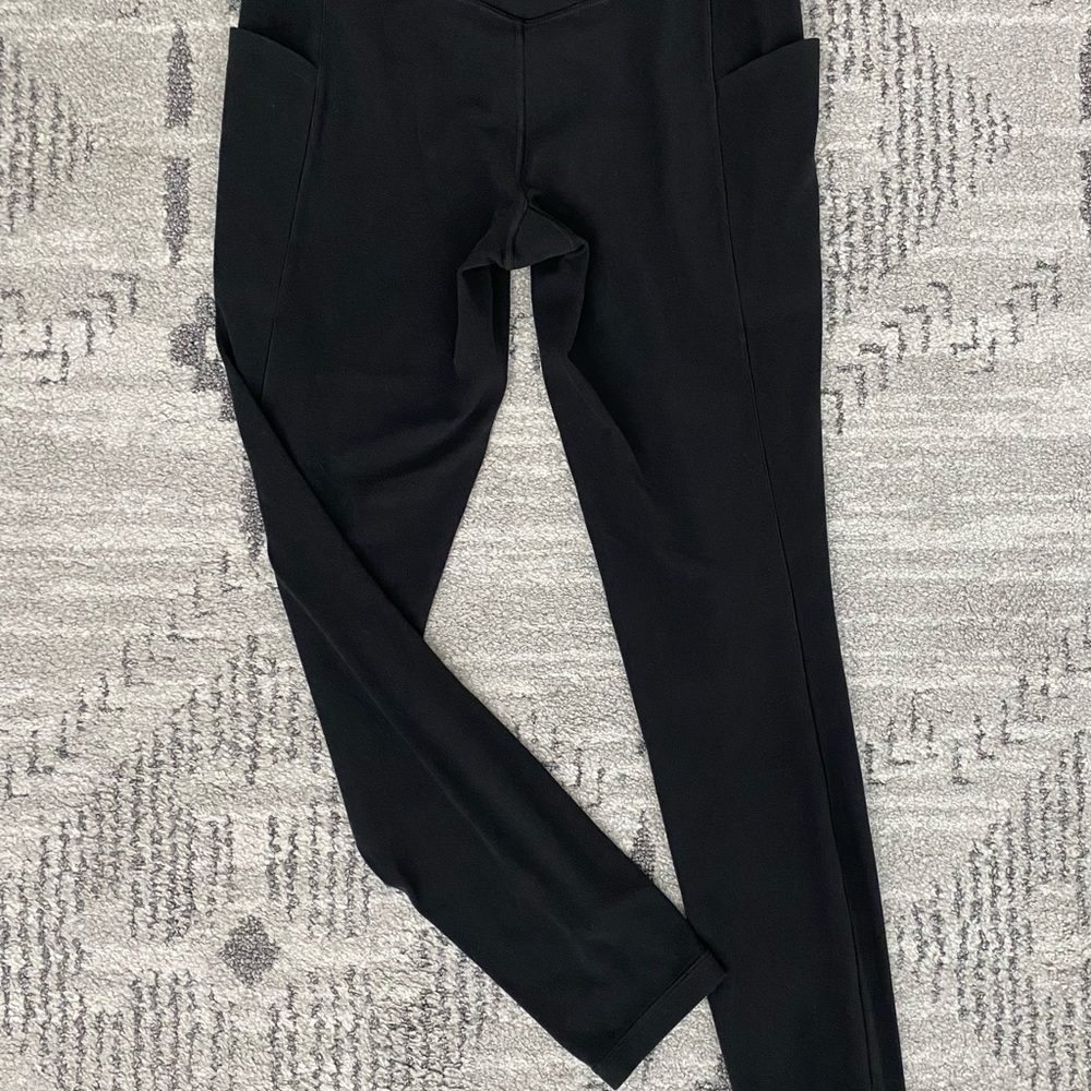 Athleta Stash Pocket 25” EUC worn only a few times. Sz Medium - Picture 2 of 8